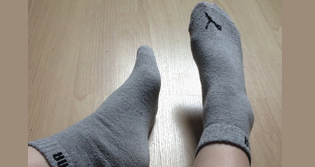 Studentin Fabs verkauft ihre Socken und Pantys